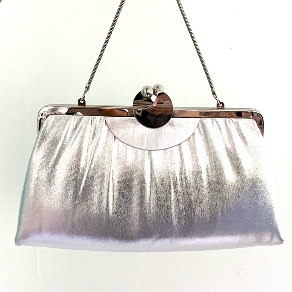 Vintage 60’s silver kiss clasp mod handbag purse evening bag - Picture 1 of 4